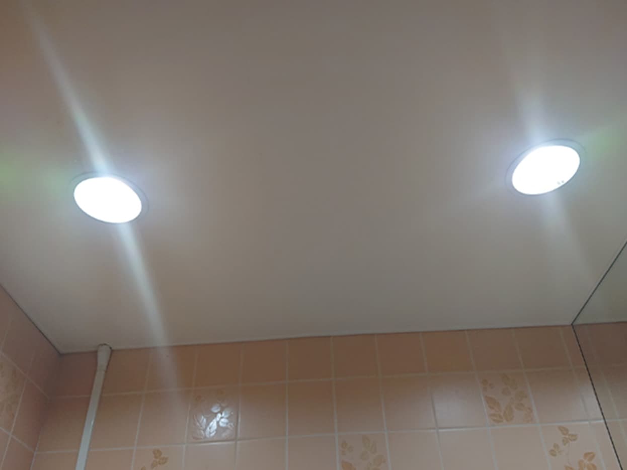 トイレの天井ダウンライトの交換アフター